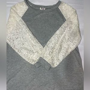 Bibi gray shirt with white lace bubble sleeves, S